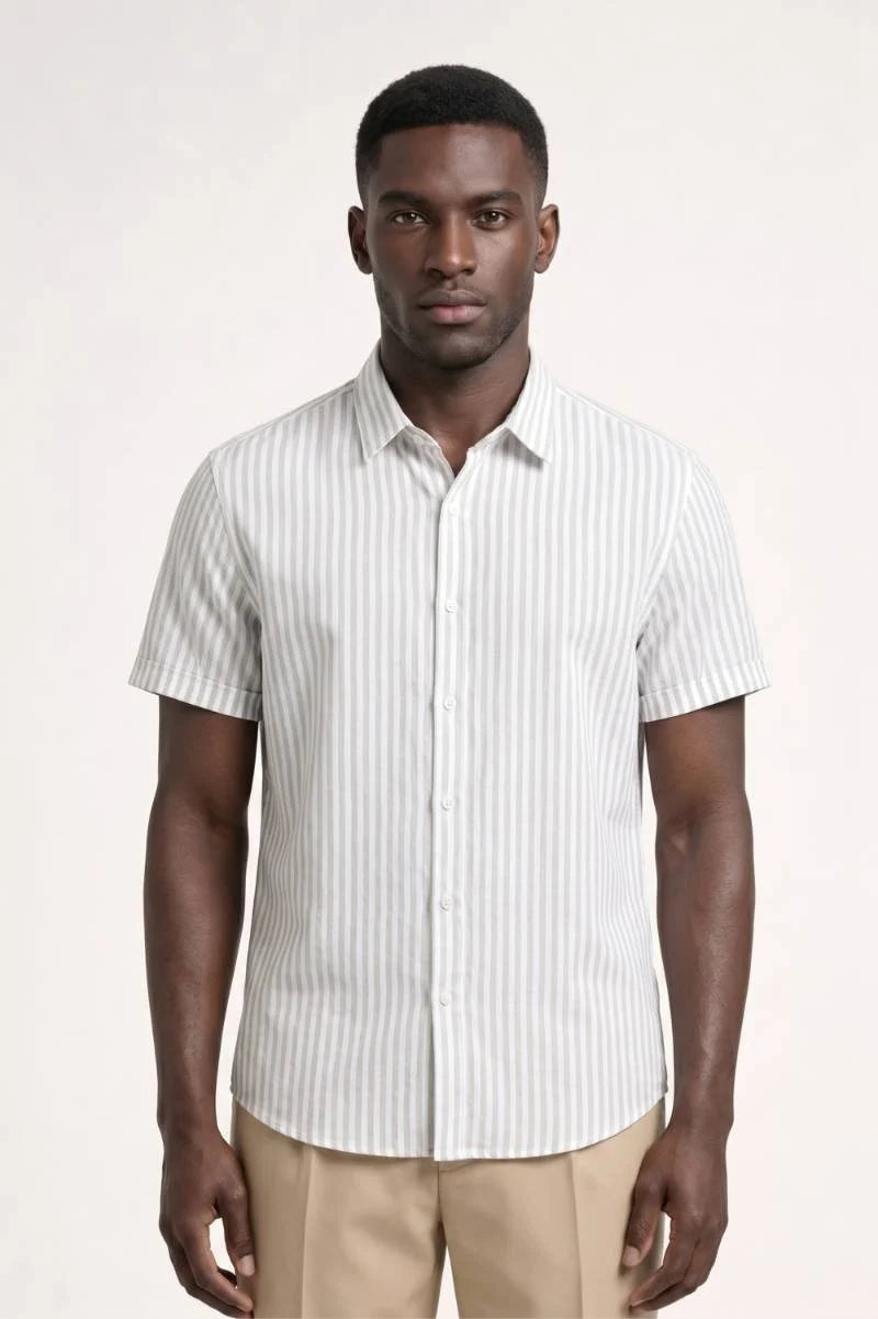 Men's Short Sleeve Printed Shirt with Button Closure and Structured Collar 3